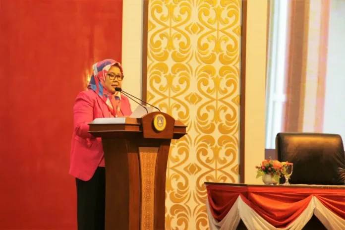 Wakil Gubernur Kepulauan Riau, Hj. Marlin Agustina Nasution, SE., SH, hadir mewakili Pemprov Kepri dan menyampaikan tanggapan atas berbagai pertanyaan dan masukan dari fraksi-fraksi DPRD