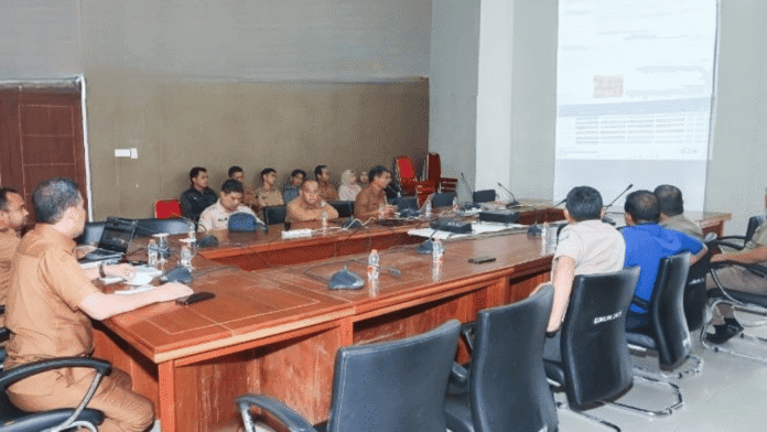 Sekda Anambas Pimpin Rapat Evaluasi Standar Pelayanan Minimal