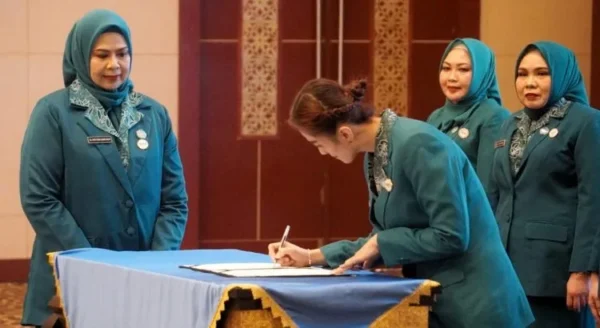 Sinta Aneg Dilantik Sebagai Ketua Tiga Lembaga Penting di Kabupaten Anambas