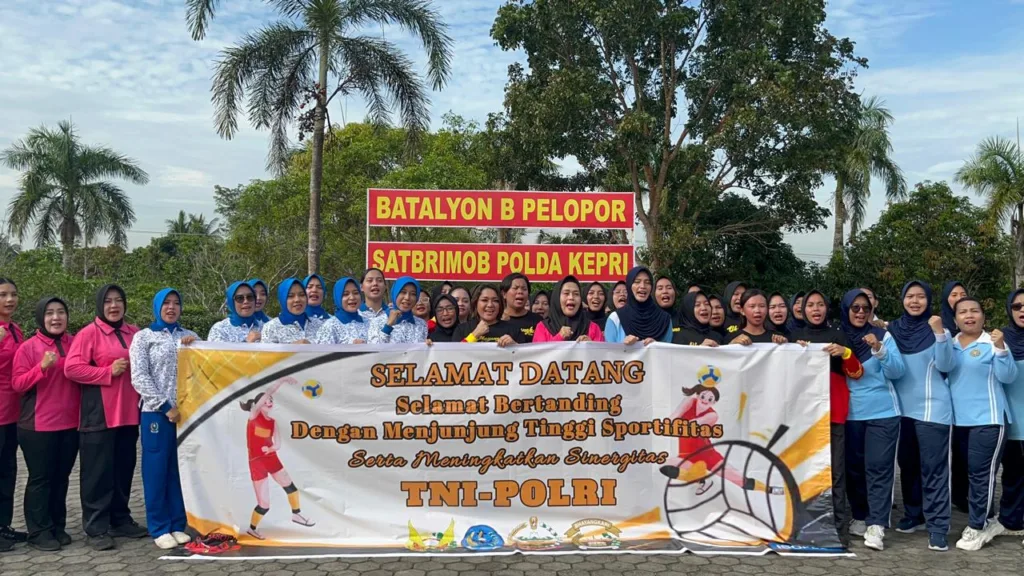 Sinergi TNI-Polri di Kepri: Jalin Kebersamaan Lewat Senam dan Voli Bersama