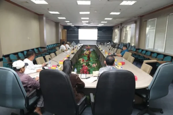 Pansus Ranperda Perubahan Perda Pendidikan Dasar Gelar Pembahasan dengan Tim Pemko Batam