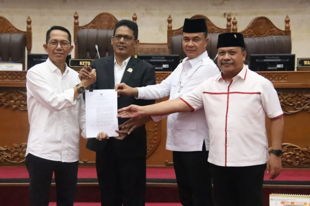 DPRD Kota Batam Gelar Rapat Paripurna, Wali Kota Amsakar Usulkan Ranperda Adminduk untuk Tingkatkan Layanan Publik