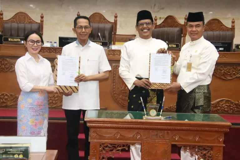DPRD dan Pemko Batam Tandatangani Pakta Integritas Pokir dan KUA-PPAS APBD 2026