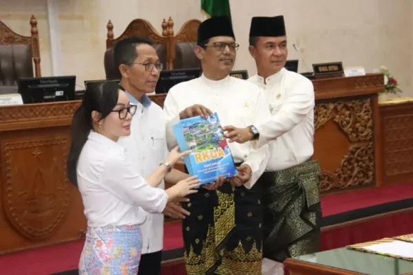 Wali Kota Batam Sampaikan KUA/PPAS APBD 2026 dalam Rapat Paripurna DPRD