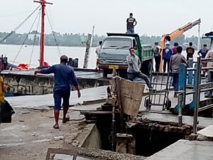 Tenaga Kerja Bongkar Muat: Menjadi “Sapi Perahan” Bagi Pengusaha Dan Pemerintah