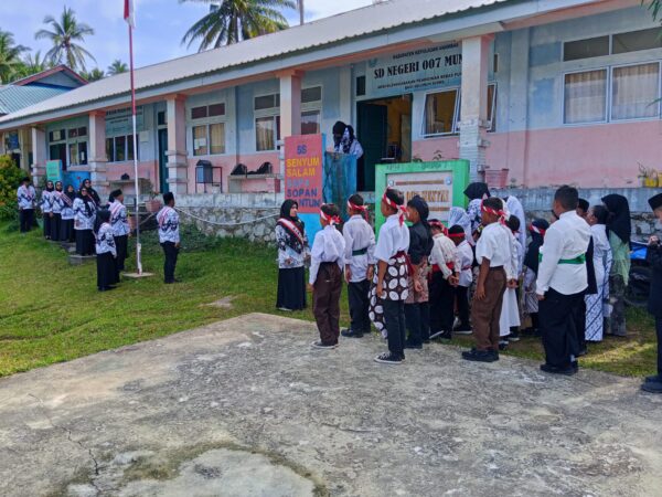 SD Negeri 007 Muntai Gelar Upacara Hari Pahlawan ke-80 dengan Nuansa Kostum Kepahlawanan