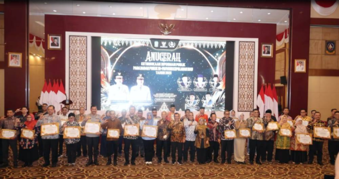 Anambas Raih Predikat “Informatif” pada Anugerah Keterbukaan Informasi Publik 2025