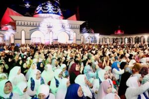 Ribuan Warga Padati Masjid Agung Raja Hamidah, Wali Kota Batam Dorong Penguatan Iman dan Kebersamaan
