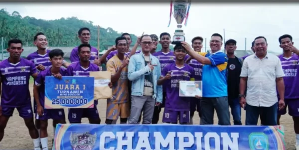 Bupati Aneng Tutup Turnamen Sepak Bola Desa Pesisir Timur, Tegaskan Pentingnya Sportivitas dan Kebersamaan