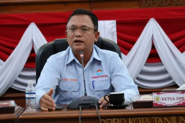 Dr. Lagat Siadari
