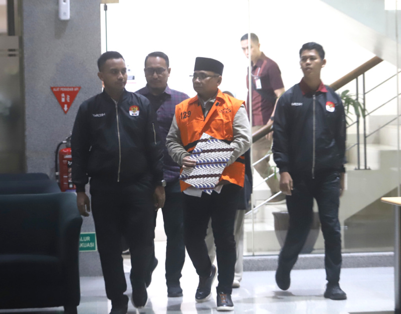 ROMPI ORANYE Tersangka kasus dugaan korupsi kuota haji