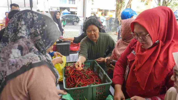 Hanya Satu Jam, Stok Telur dan Ayam di Pasar Murah Tanjungpinang Ludes Diserbu Warga