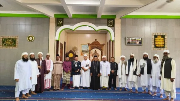 Muslim Pakistan berkunjung ke Masjid Besar Al-Munawwarah Ulu Maras saat Idul Fitri 1447 H