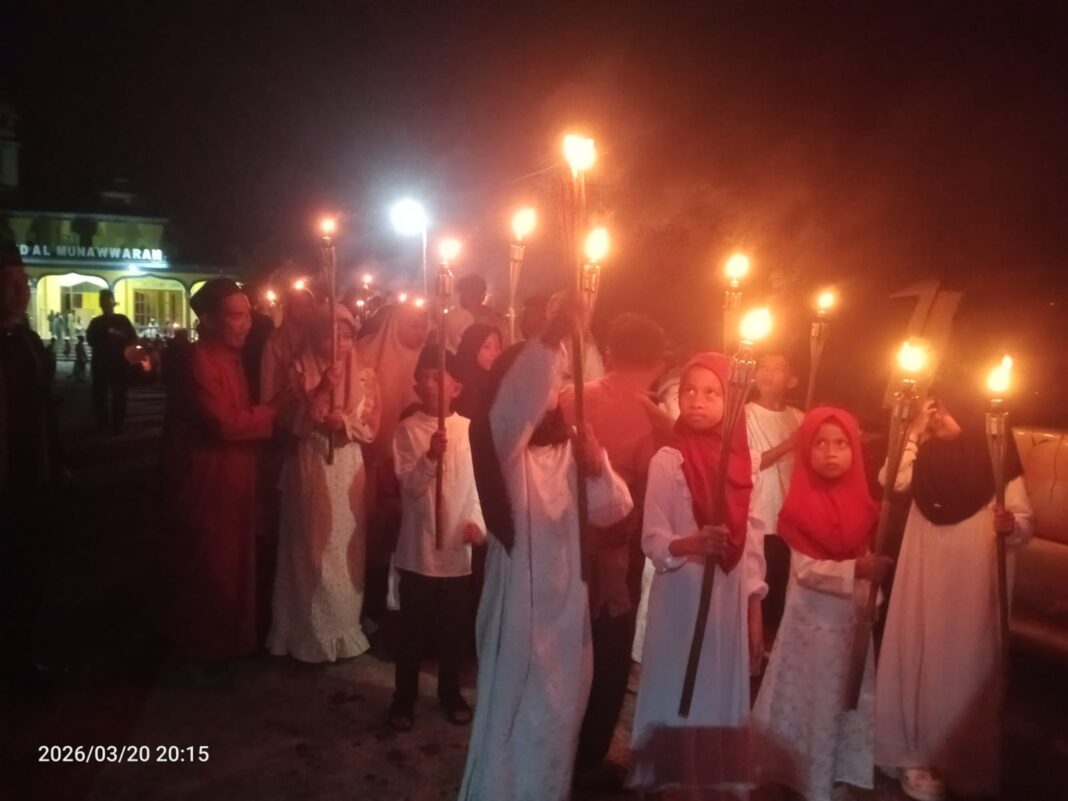 pawai-idul-fitri-ulu-maras-2026 Warga Desa Ulu Maras mengikuti pawai Idul Fitri 1447 H dengan obor keliling kampung
