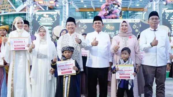 Mendagri Tito Karnavian dan Gubernur Ansar Ahmad di acara penutupan KURMA Kepri Ramadhan Fair 2026.