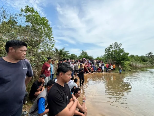 Anak Tenggelam di Kolong Belakang Kantor Desa Gemuruh, Kundur Barat