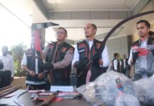 Januari–Juni 2026: Ditreskrimum Polda Kalsel Ringkus 211 Tersangka Kejahatan Konvensional Jajaran pejabat utama Ditreskrimum Polda Kalsel saat memimpin jalannya konferensi pers pengungkapan 153 laporan polisi di Banjarbaru.