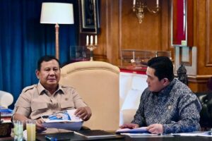 Presiden Prabowo Subianto menerima laporan Menpora Erick Thohir terkait rancangan Akademi Olahraga Nasional dan kesejahteraan atlet di Hambalang, Jawa Barat, Jumat (19/6/2026). (Foto: Dok. Kemenpora)