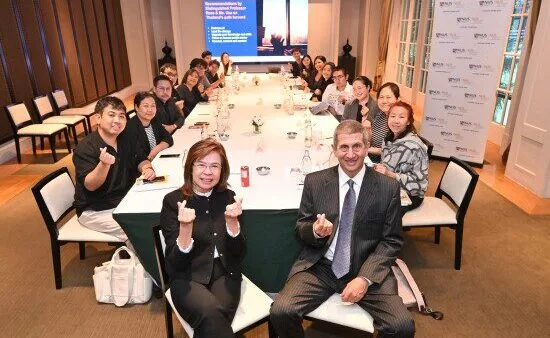 Dosen Senior NUS Business School