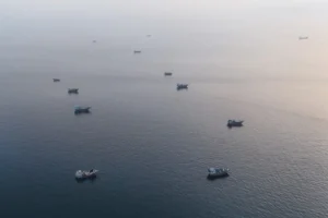 Dampak Konflik Selat Hormuz: Harga Minyak Dunia Melonjak, Bursa Saham Asia Bergejolak