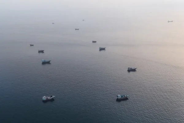 Dampak Konflik Selat Hormuz: Harga Minyak Dunia Melonjak, Bursa Saham Asia Bergejolak