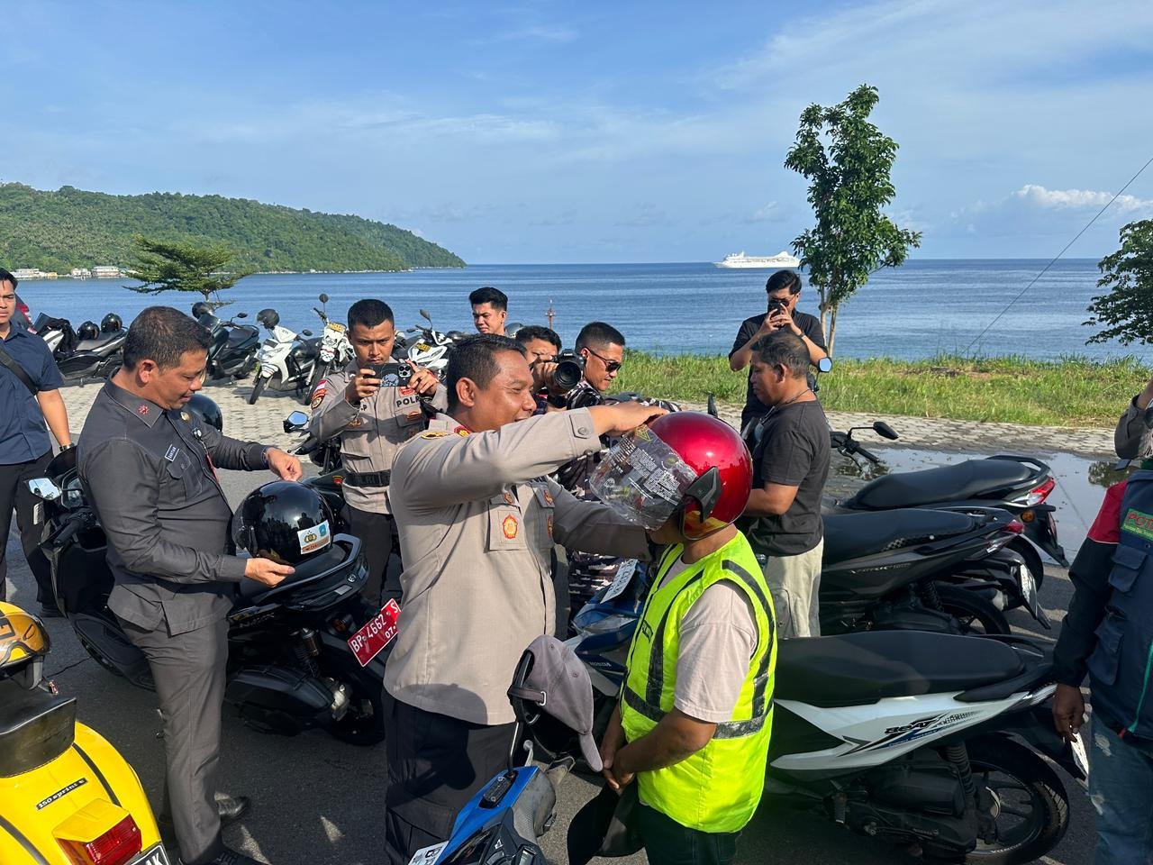 Sinergi Polres Anambas-Pemda: Helm Gratis untuk Keselamatan Jalan