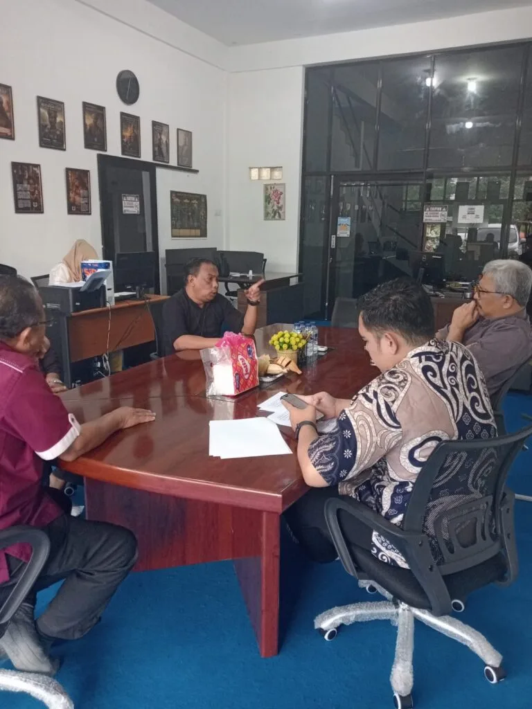 Sampul buku Pelabuhan Al Malikah Pelabuhan Ratu di Bawah Kekuasaan Kesultanan Malaka hasil penelitian sejarah Indonesia Malaysia di Bintan.
