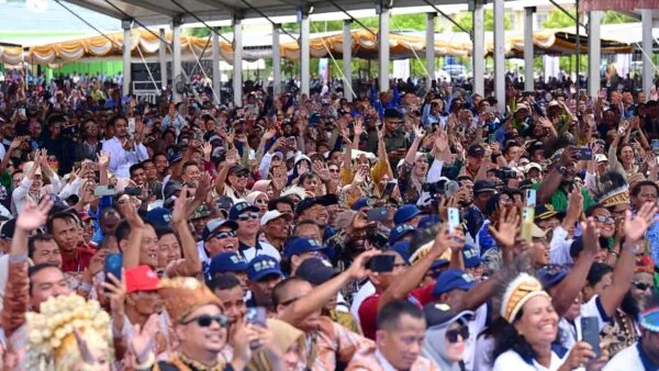 Presiden Prabowo Subianto targetkan swasembada pangan desa hingga provinsi dalam Puncak PENAS XVII Tani dan Nelayan 2026 di Gorontalo.