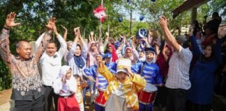 Kreativitas Berbuah Manis, SDN Tegallega Dapat Drumben dari Presiden Presiden Prabowo Subianto mengapresiasi kreativitas siswa SDN Tegallega Sukabumi dengan memberikan bantuan alat drumben baru usai videonya viral.