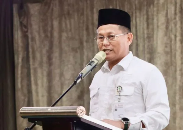 Sekretaris Daerah Kota Batam Firmansyah memberikan kata sambutan pada penutupan Training Centre (TC) peserta MTQH kafilah Batam di Bengkong.