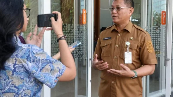 Sekretaris Daerah Kota Batam Firmansyah saat memberikan keterangan pers terkait penyusunan Ranperda Penataan Kampung Tua di Batam Center.