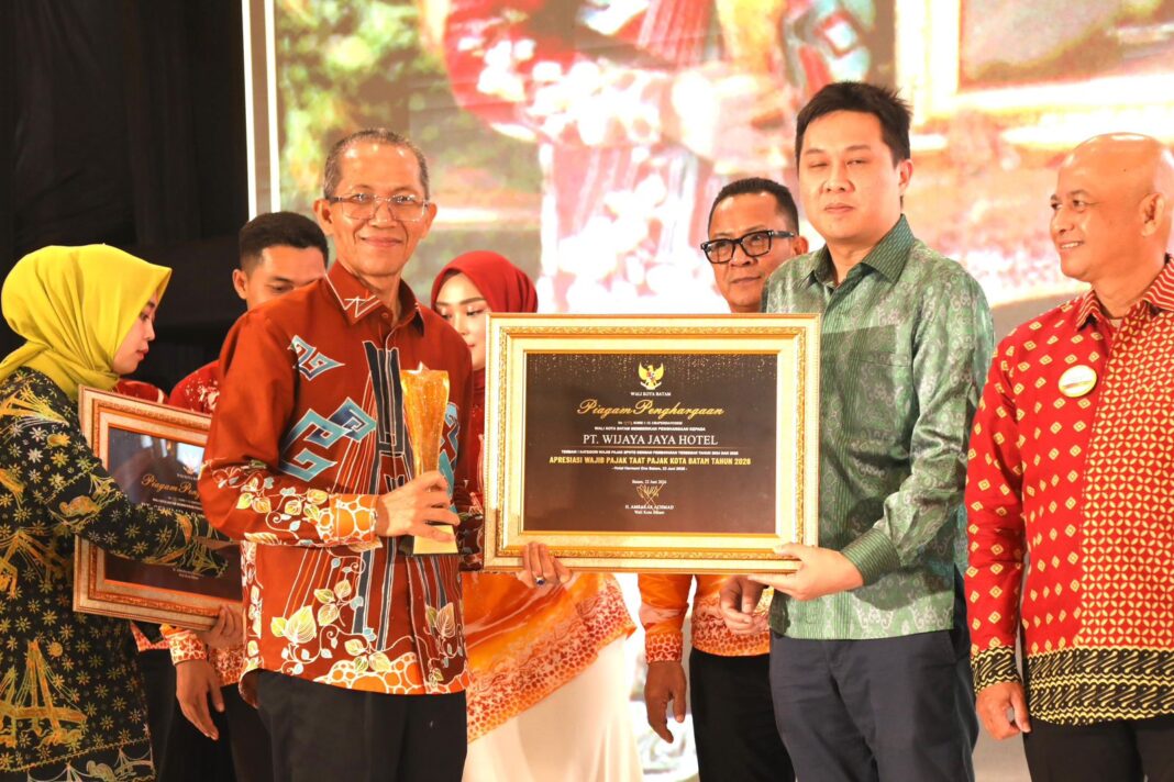 Wali Kota Batam, Amsakar Achmad Dilansir dari Humas Diskominfo Batam, Pemko Batam menggelar Malam Apresiasi Wajib Pajak 2026 sekaligus menargetkan penerimaan pajak daerah sebesar Rp2,09 triliun.