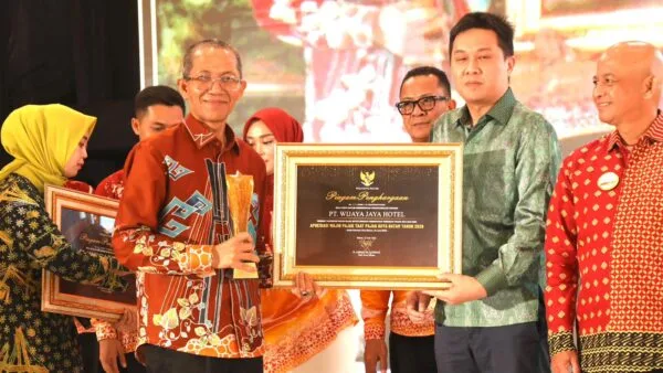 Dilansir dari Humas Diskominfo Batam, Pemko Batam menggelar Malam Apresiasi Wajib Pajak 2026 sekaligus menargetkan penerimaan pajak daerah sebesar Rp2,09 triliun.