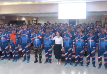Bakar Semangat Kontingen! Li Claudia Janjikan Bonus Tambahan demi Batam Juara Umum POPDA X Kepri Wakil Wali Kota Batam Li Claudia Chandra berfoto bersama dengan ratusan atlet pelajar kontingen POPDA X Kepri asal Batam di Kantor Wali Kota.
