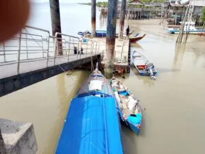 Fasilitas Umum Terbengkalai, Ruang Tunggu Pelabuhan Kuta Kotor dan Berbau Menyengat Jadi Sorotan Publik