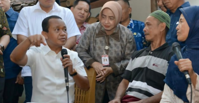 bahlil-blusukan-ke-purworejo-pastikan-listrik-masuk-pelosok-desa