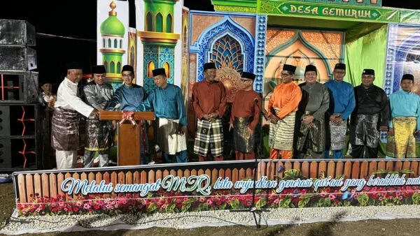 Laporan wartawan Samudera Kepri mengenai pembukaan MTQ Desa Gemuruh 2026 oleh Bupati Karimun yang merespons rencana pembangunan SMA baru di Kundur.