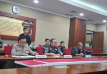 4 Tersangka Ditetapkan, Kerugian Negara Rp486 Miliar Ilustrasi konferensi pers Mabes Polri terkait penetapan tersangka kasus korupsi penjualan BBM nontunai Pertamina Patra Niaga.