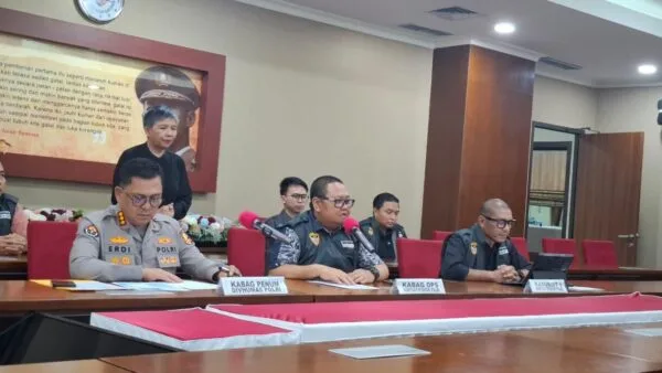 Ilustrasi konferensi pers Mabes Polri terkait penetapan tersangka kasus korupsi penjualan BBM nontunai Pertamina Patra Niaga.