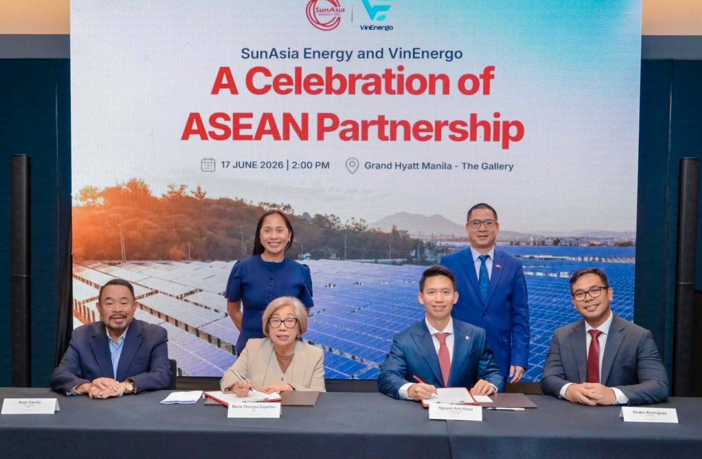 VinEnergo (Grup Vingroup Vietnam) bermitra dengan SunAsia Energy Filipina guna membangun PLTS apung hibrida akuakultur 422 MWp senilai USD 1,5 miliar.