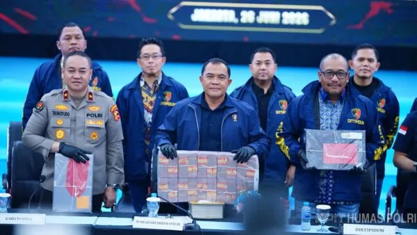 Bareskrim Polri menggerebek markas judi online internasional di Hayam Wuruk Plaza Jakarta, menetapkan 287 WNA sebagai tersangka dengan deposit Rp13,9 triliun.