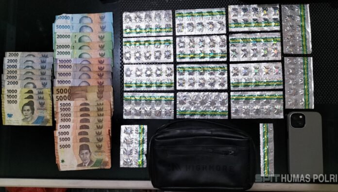 kedok-warung-kelontong-di-tangerang-terbongkar-ratusan-butir-tramadol-ilegal-disita-06