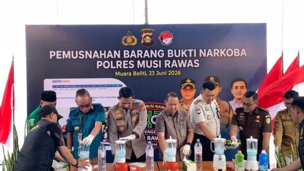 Satres Narkoba Polres Musi Rawas memusnahkan barang bukti sabu seberat 2 kg dan 20 butir ekstasi hasil tangkapan Mei 2026.