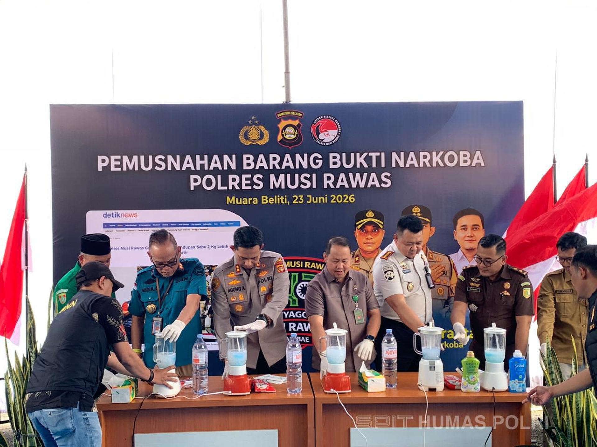 Satres Narkoba Polres Musi Rawas memusnahkan barang bukti sabu seberat 2 kg dan 20 butir ekstasi hasil tangkapan Mei 2026.