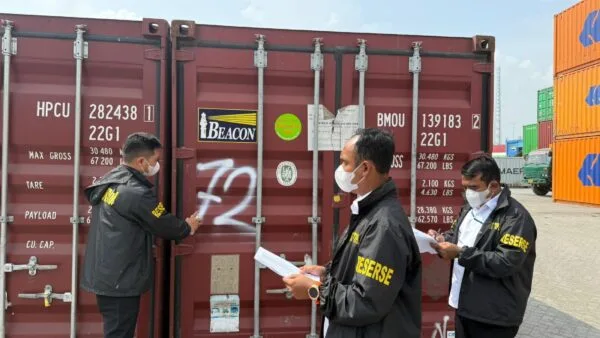 Dittipidter Bareskrim Polri menyita 300 dokumen PEB dan memeriksa 87 kontainer milik PT MMS di Pelabuhan Tanjung Priok terkait kasus ekspor ilegal.