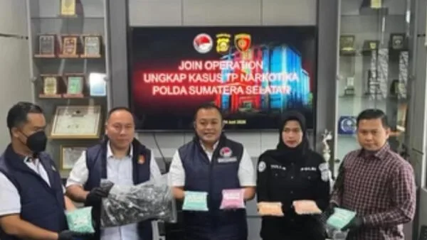 Polda Sumsel menggagalkan penyelundupan 6.000 butir ekstasi senilai Rp3,3 miliar