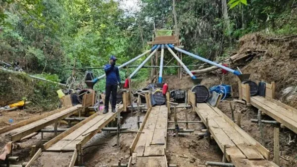 Barang bukti mesin pengolah tambang emas ilegal yang disita Polda Sultra di Kabupaten Bombana.
