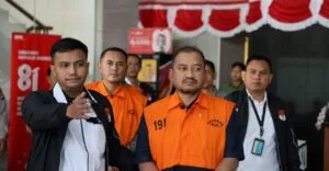 OTT KPK, Bupati AWI dan Oknum Staf Internal Resmi Ditahan