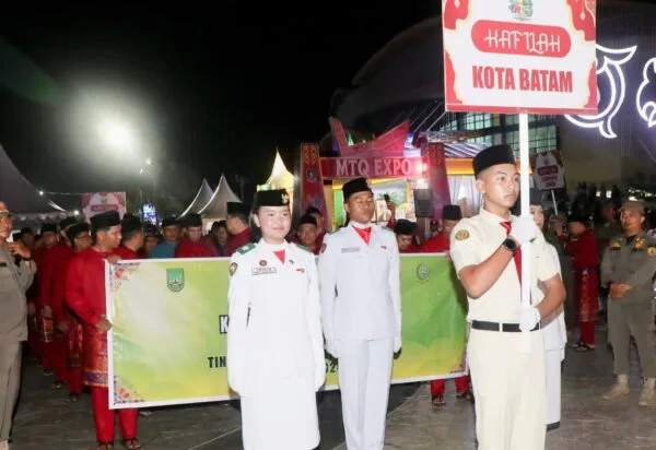 Buka MTQ XII Kepri di Tanjungpinang, Wali Kota Amsakar Serahkan Piala Bergilir dan Targetkan Batam Juara Umum