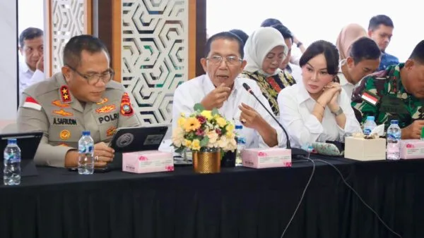 Wali Kota Batam Amsakar Achmad dan Wakil Wali Kota Li Claudia Chandra dalam Kunjungan Kerja Spesifik Komisi II DPR RI.